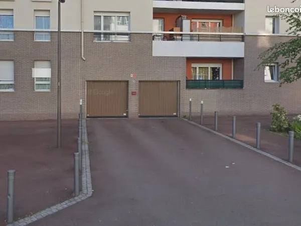 Place de parking couvert 12m² - Pointe du lac