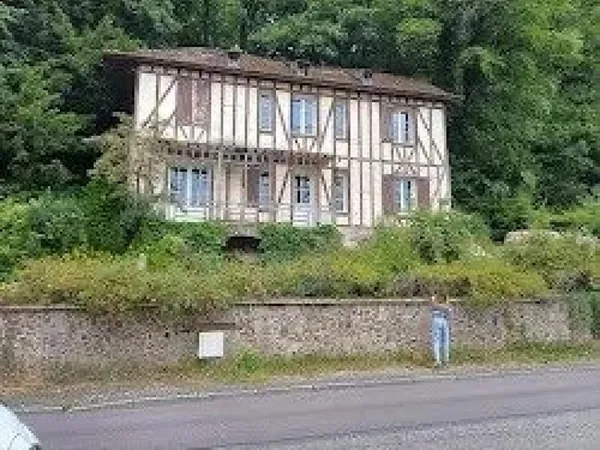 Maison de maître 7 000 m2 de bois .