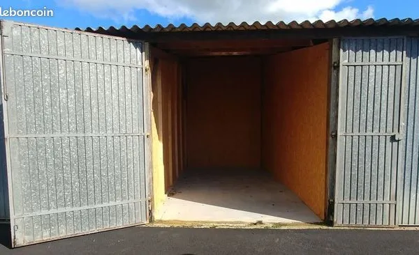 Très grand box accès 24/24 caméra de surveillance