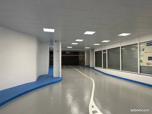Places de stationnement voiture/scooter/moto à louer