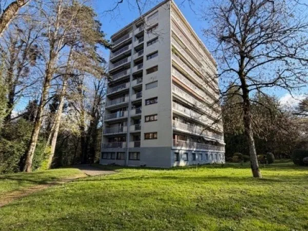 Joli appartement type 2 en bon état, idéalement situé proche de toute commodité