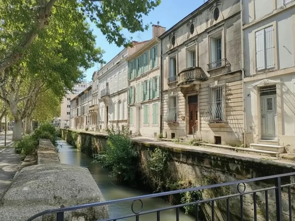 Elégante maison de ville possédant 4 lumineux appartements m