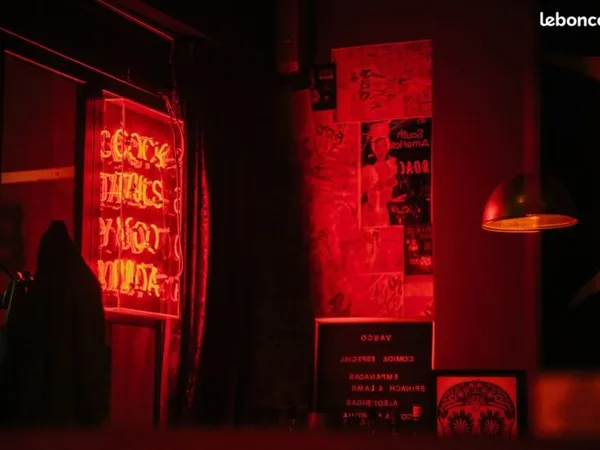 Bar, restaurant 800 m² PARIS