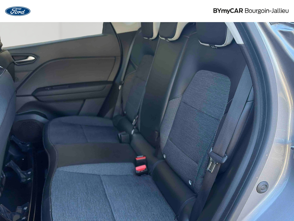 Renault Captur E-Tech Plug-in 160 — photo 12
