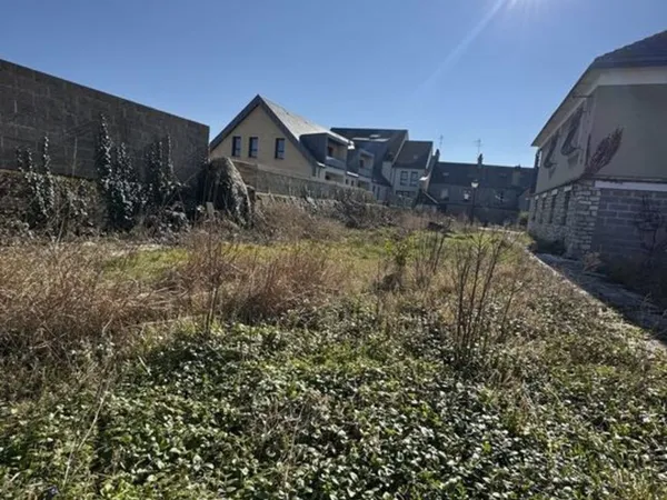 TERRAIN A BATIR DE 350 M² Emplacement idéal