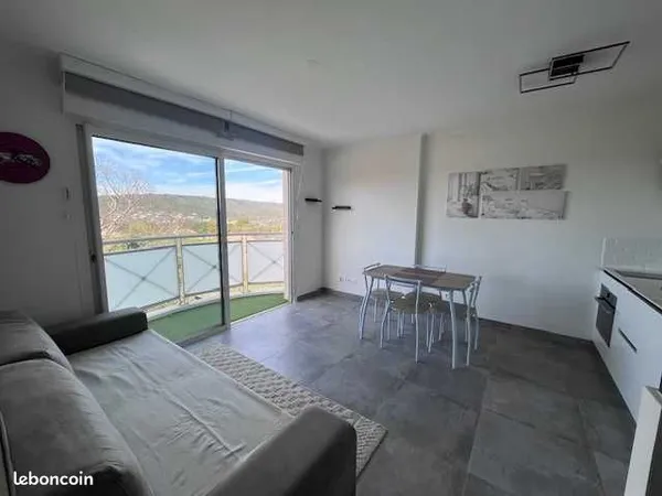 À VENDRE - STUDIO DE 28 m² ENTIÈREMENT ÉQUIPÉ À NEUF - RÉSIDENCE SÉCURISÉE AVEC PISCINE