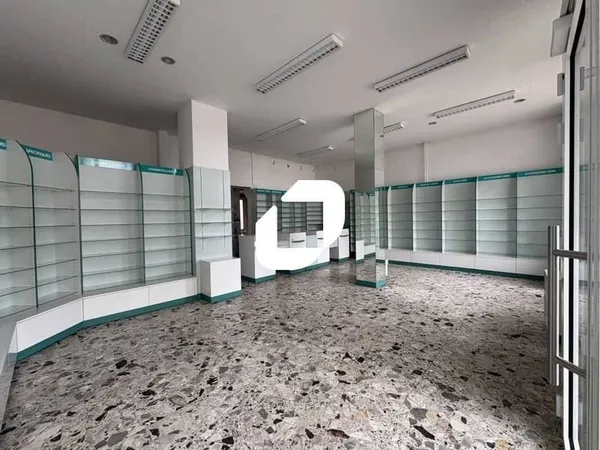 Local commercial 166 m²