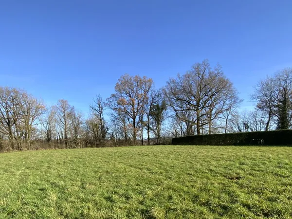 Secteur Gramat, terrain constructible avec bois – Bel environnement