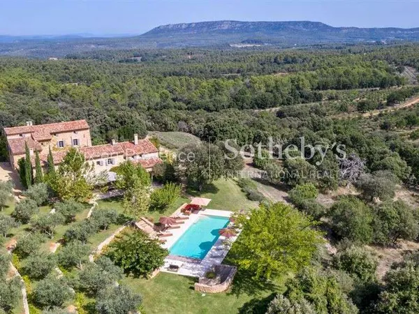 Maison 12 pièces 600 m²