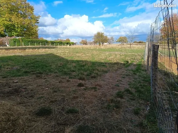 Ancien corps de ferme avec dépendances et grand terrain - Fort potentiel
