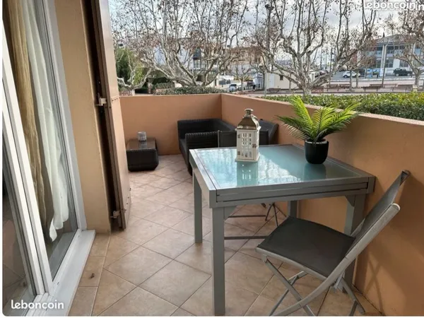 Appartement meublé Grande terrasse Parking Clim - 10 mn des plages - Disponible immèdiatement
