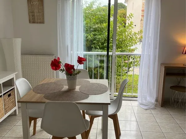 A Louer à l'année, magnifique T2, 37 m2 avec cave et place de parking