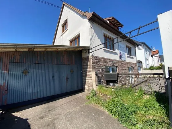 Immeuble de rapport et terrain de 15a88ca en zone