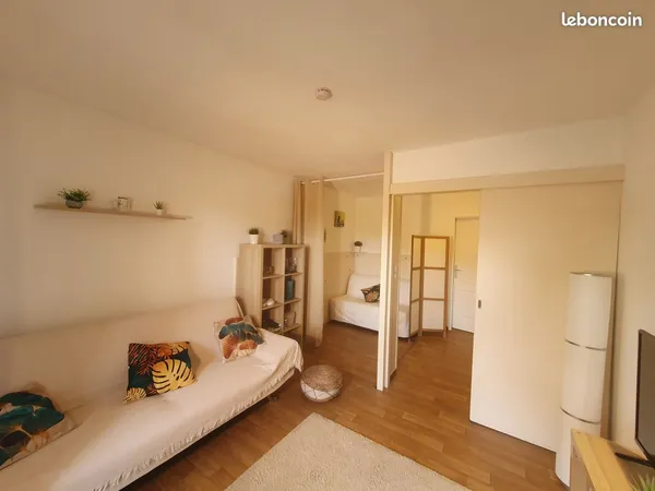 Vente studio meublé de 25m² - terrasse - Port Hyères