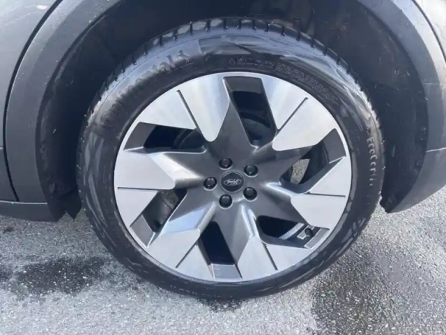 Ford Explorer 286ch extended range 77kwh pack premium rwd — photo 12