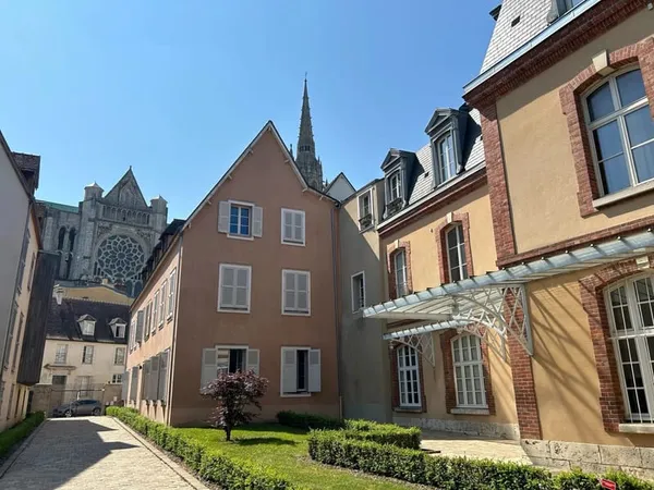 A LOUER Appartement 4 pièces CHARTRES Cathédrale avec parking