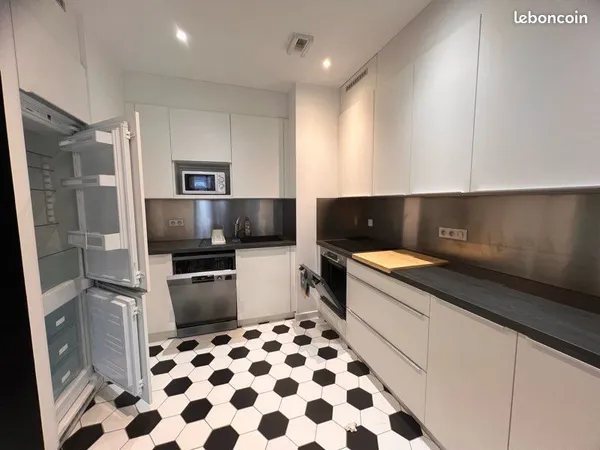 Magnifique appartement sur la place de La Mairie