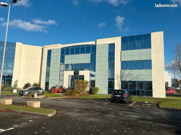 BUREAUX 367 m² SAINT GREGOIRE