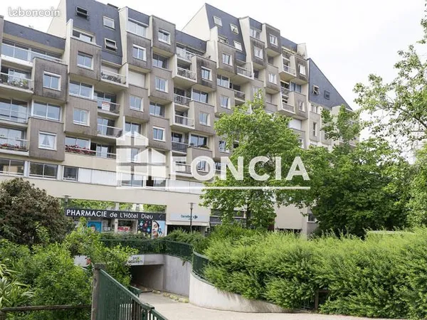 Parking 15 m² Rennes