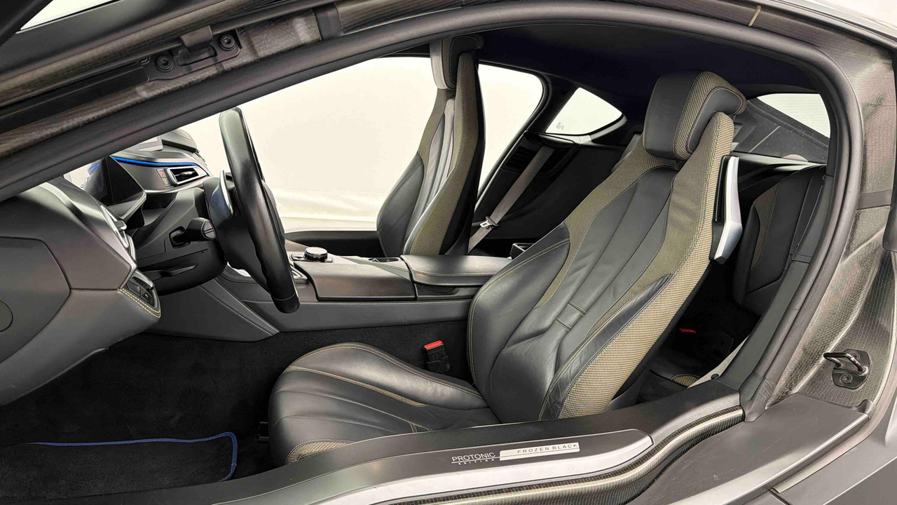 BMW i8 362 ch — photo 11