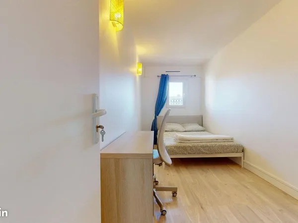 Chambre 7 pièces 104 m²