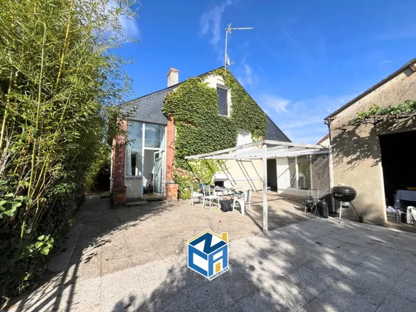 Maison avec piscine et double garage