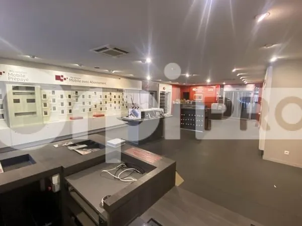 Local commercial 208 m²