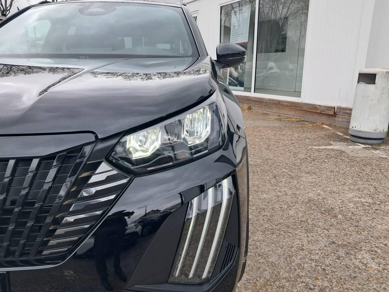 Peugeot 2008 hybrid 145 e-dcs6 allure — photo 23