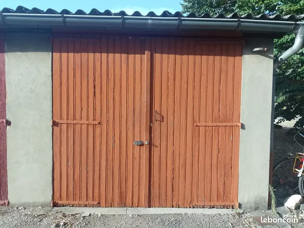 Location garage - box avec mezzanine dans résidence sécurisée à Villeurbanne - Gratte-Ciel