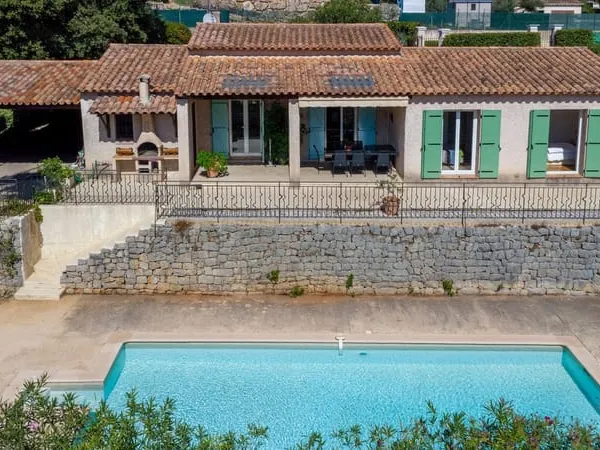 AURIBEAU-SUR-SIAGNE Villa 5 pièces de 122 m² avec piscine, vue