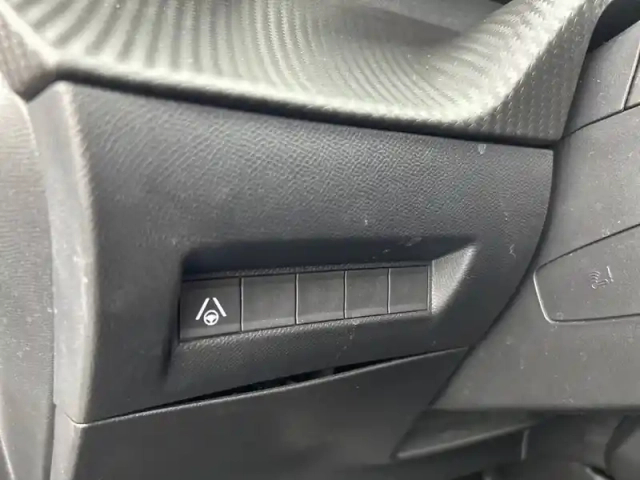 Peugeot 208 hybrid 110 e-dcs6 — photo 22