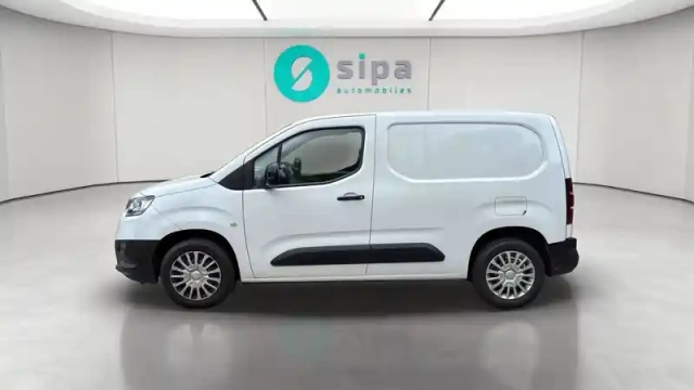 Toyota Proace city medium 1.5l 130 d-4d — photo 2