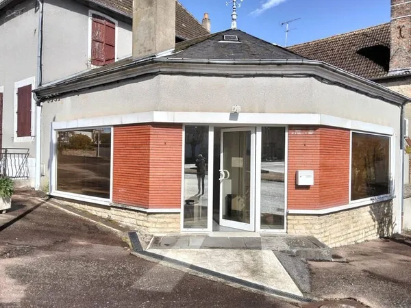 local entièrement rénové aux confins de l'Allier