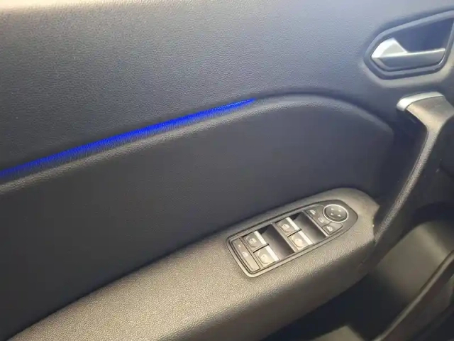 Renault Captur blue dci 115 edc — photo 28