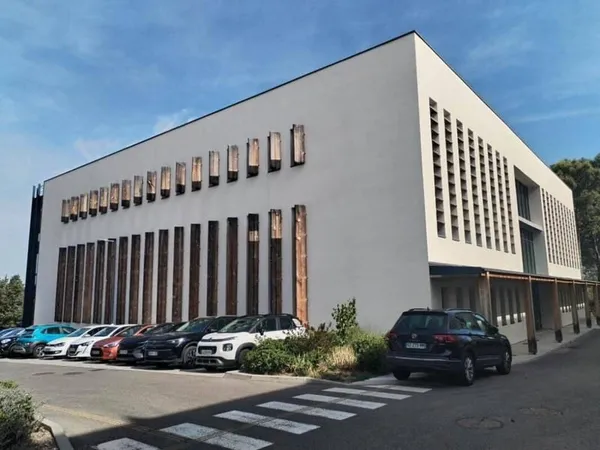 Bureau 318 m²