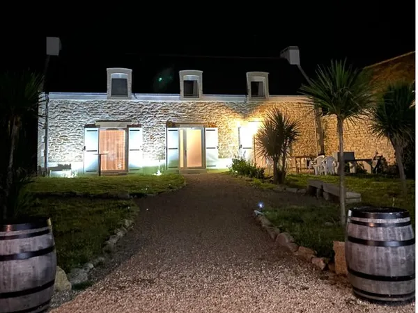 Ensemble (330 m2) de deux grandes maisons à St Guénolé -Penmarc'h (29760)