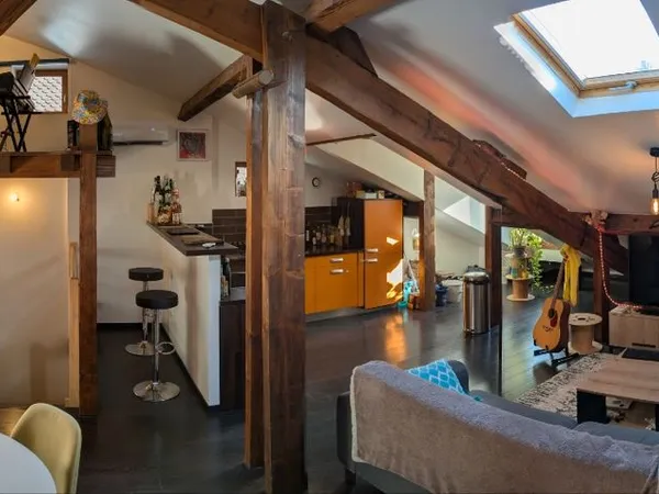 T3 Atypique et Meublé en Duplex - 56m² Carrez (92m² au sol) - Hyper-centre d'Aix-les-Bains