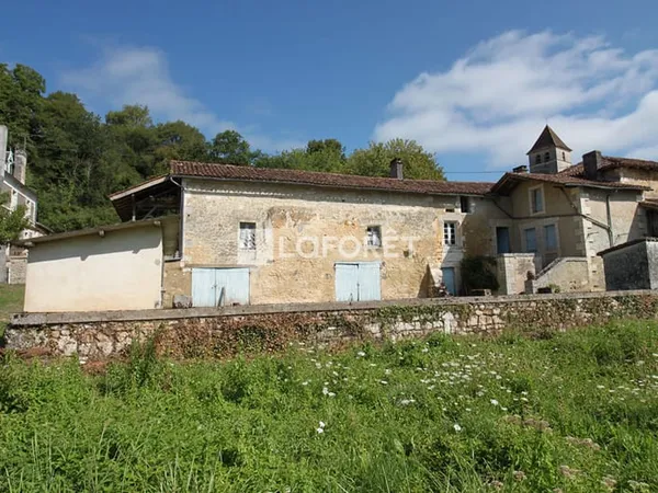 Fermette à restaurer 64 m2 et 150m² de dépendances avec four à pain en état