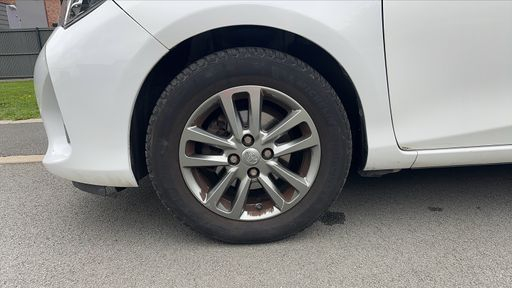 Toyota Yaris 1.3 VVT-i 100 - Dynamic Business – 2017 – 139738 km – Essence – Boîte Manuelle — photo 16