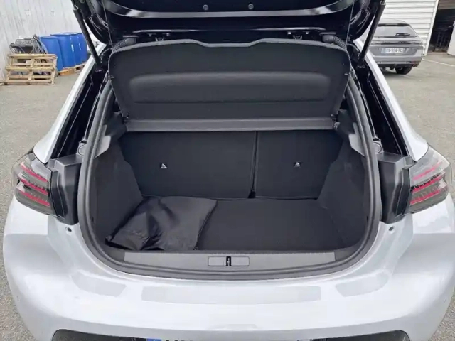 Peugeot 208 electrique 136 ch 50 kwh — photo 6