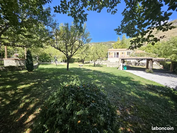 COUP DE COEUR VILLA DE PLAIN-PIED - TERRAIN 1 870 M² + Annexes