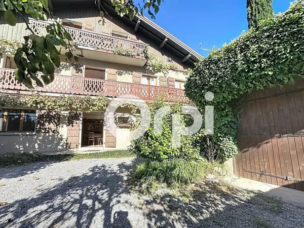 Maison 8 pièces 198 m²