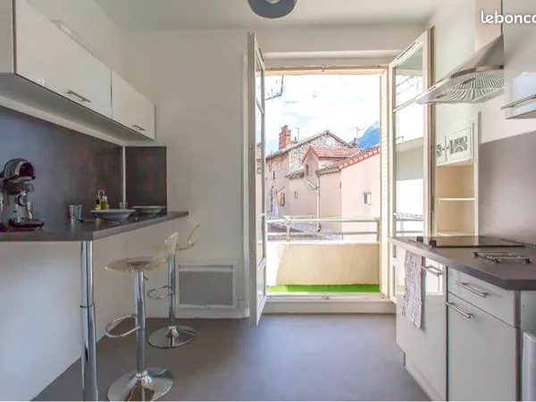 Location Appartement T1 Meublé - Cours Berriat (36 m²) à Proximité de l'arrêt de Tram Saint-Bruno