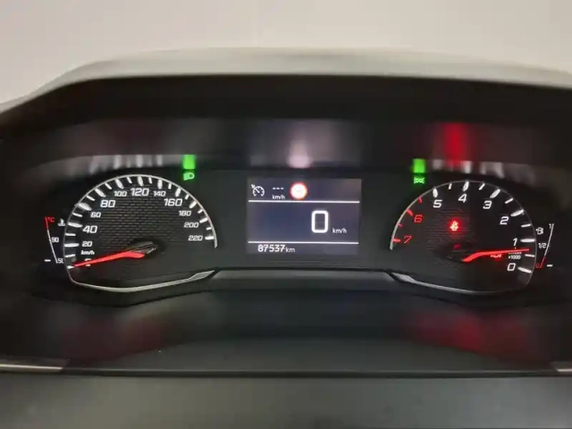 Peugeot 2008 puretech 100 s&amp;s bvm6 — photo 24