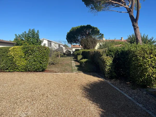 Terrain 800 m2 constructible sur Vayres