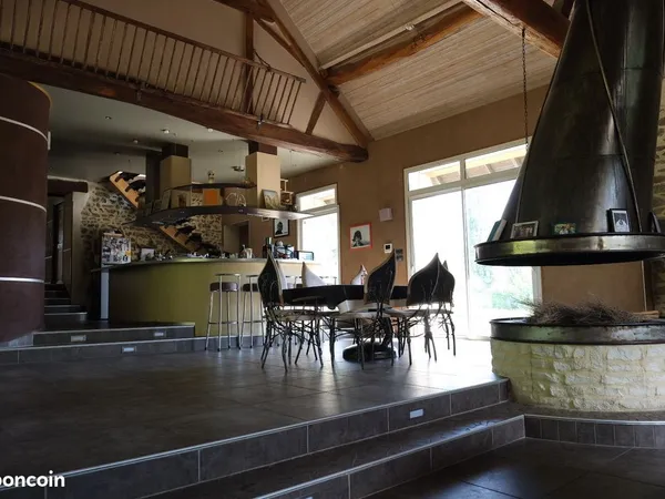 Vente Maison familiale 290 m² - piscine intérieure - grand terrain - vue dégagée