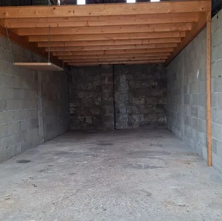 Grand garage à louer