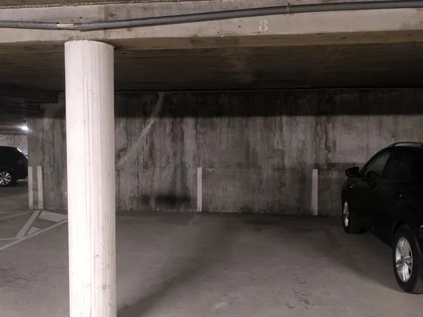 Place de parking dans un garage sécurisé