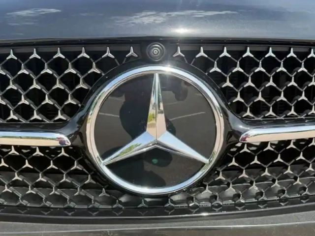 Mercedes Cle 220 d amg line — photo 15