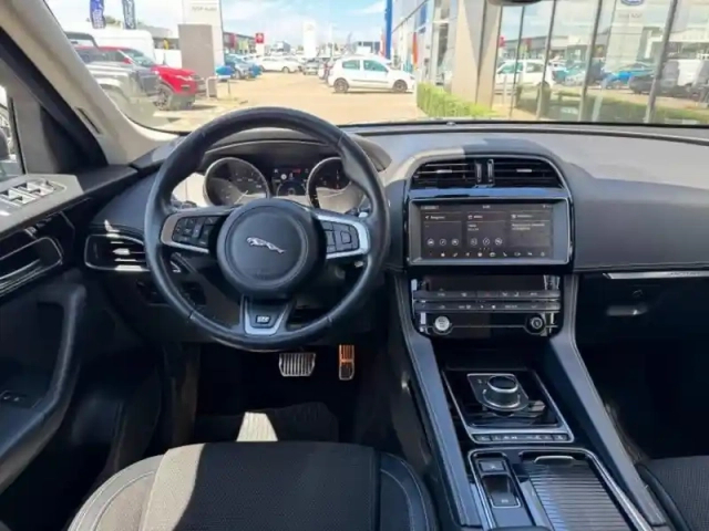 Jaguar F-Pace 2.0d 180ch pure bva8 — photo 12